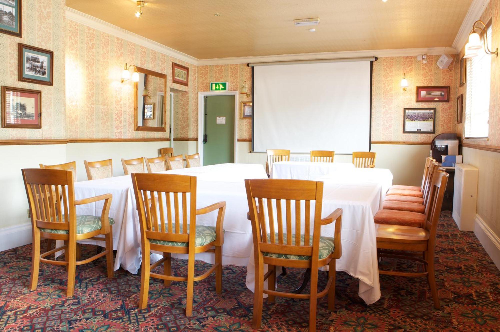 Radstock Hotel Near Bath 外观 照片