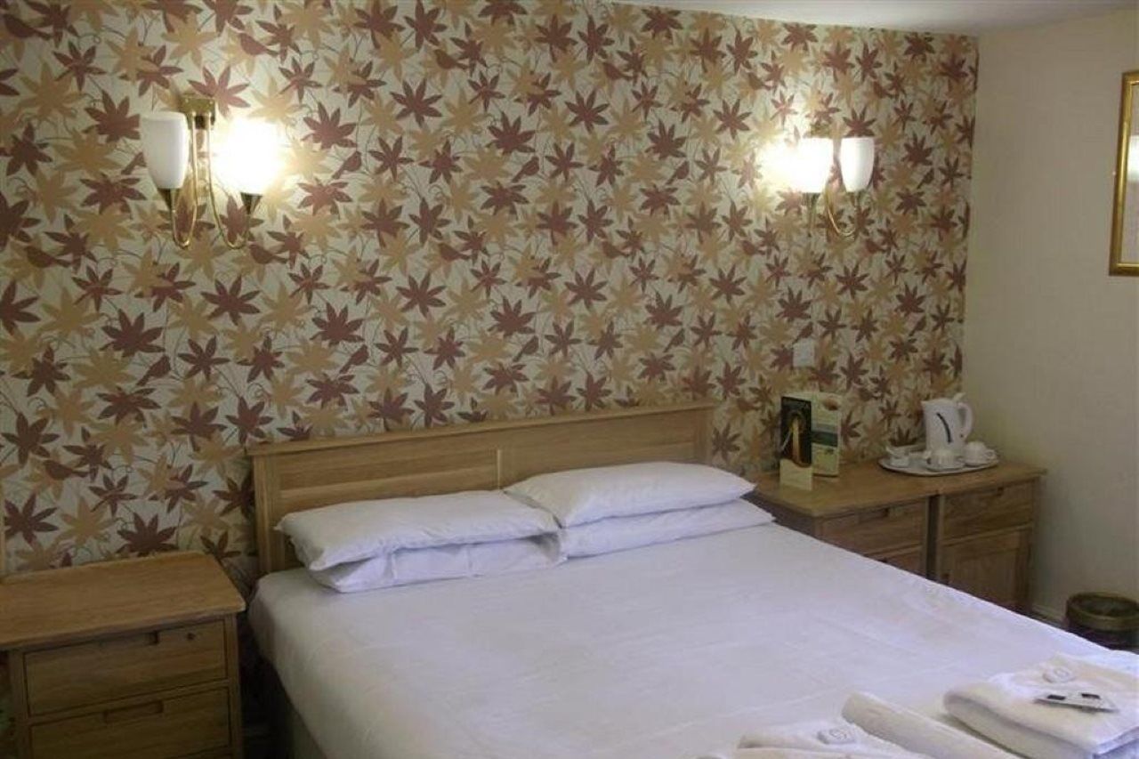 Radstock Hotel Near Bath 外观 照片
